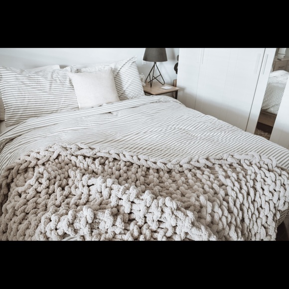 Chunky knit grey handmade blanket - Picture 2 of 2